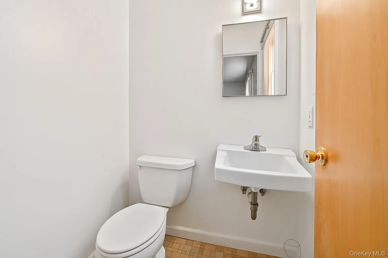 2 Piece bathroom in the primary bedroom. 2 Piece bathroom in the primary bedroom.