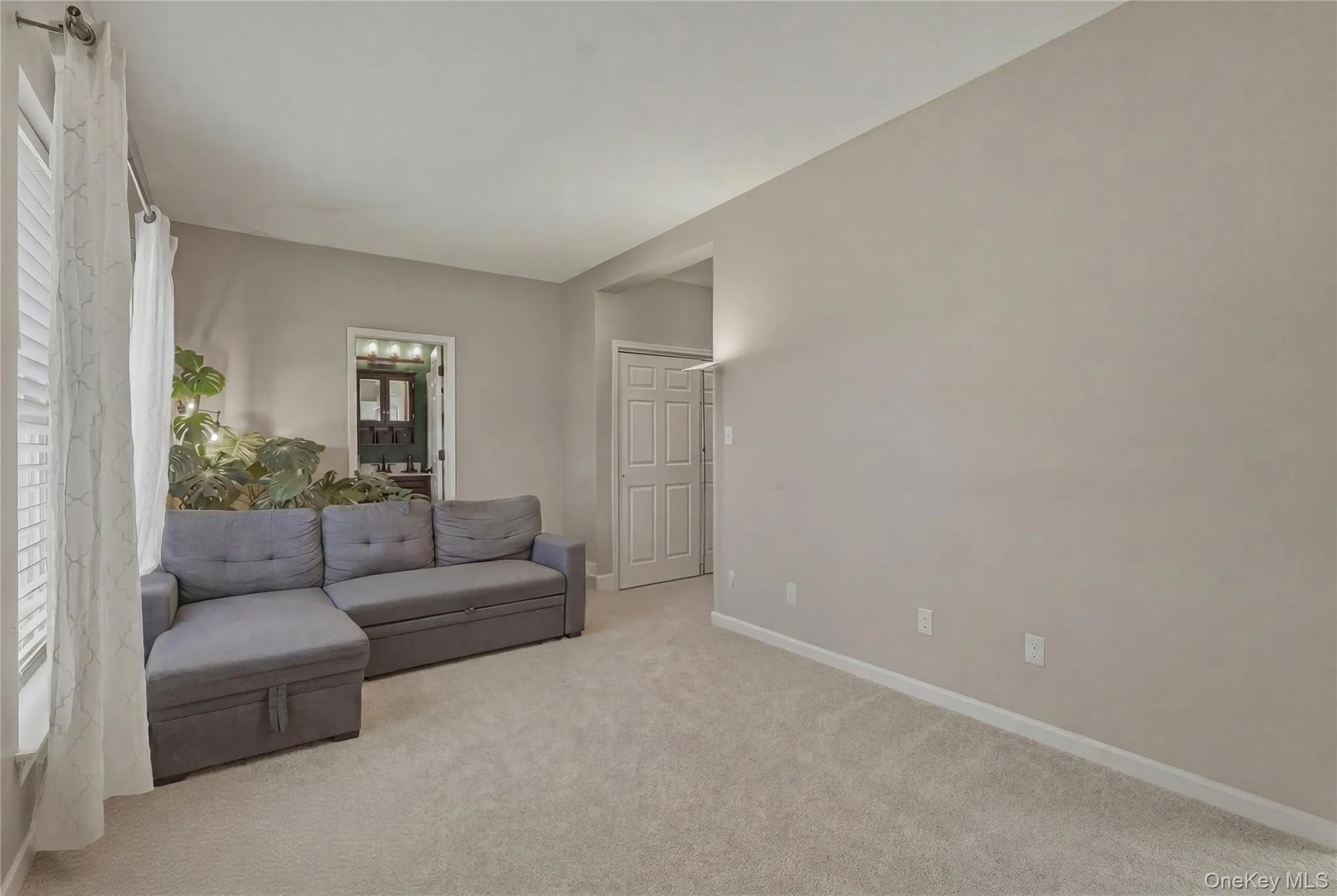 First-floor bedroom with adjoining sitting room and full bath First-floor bedroom with adjoining sitting room and full bath