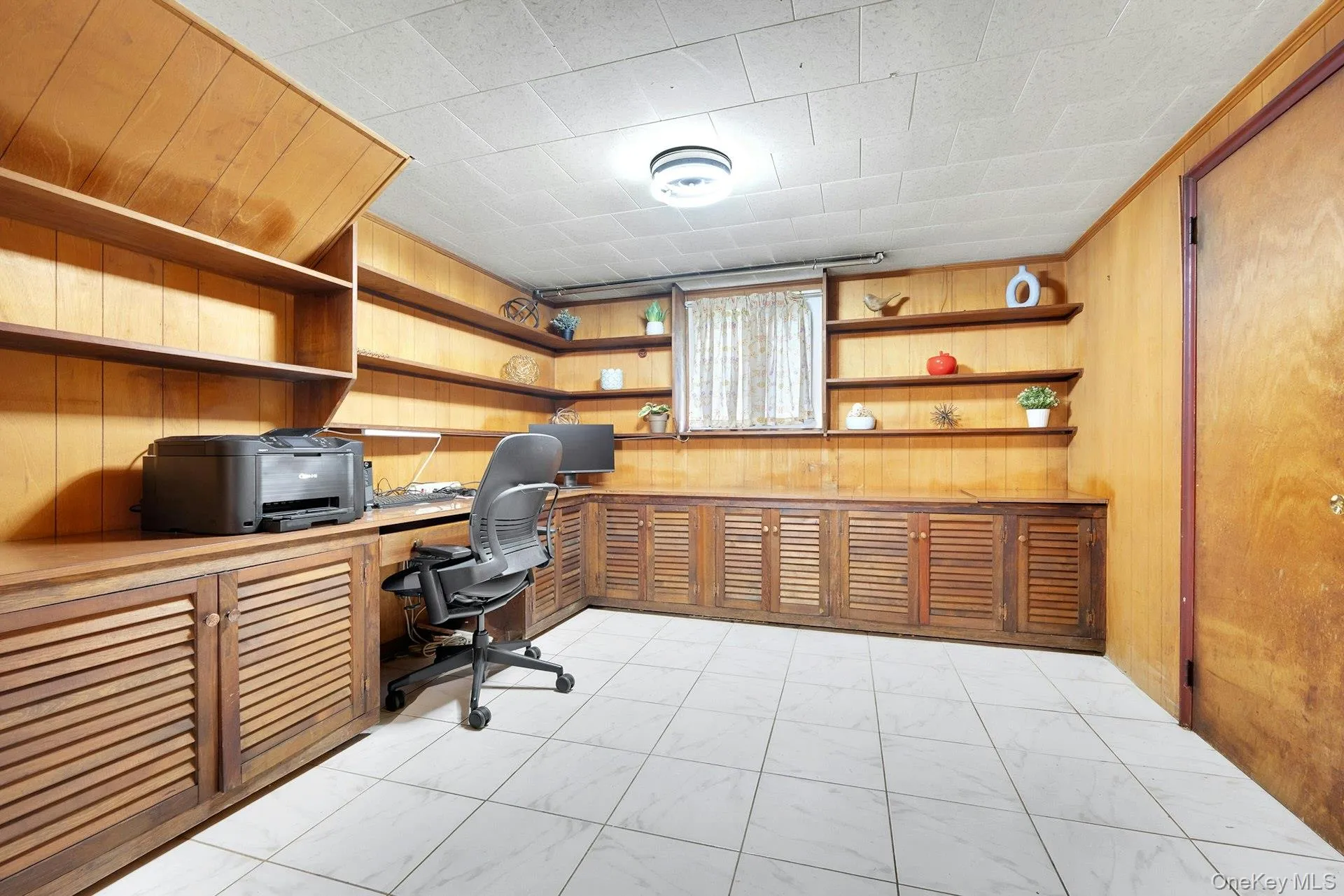 Private office/Rec room on lower level Private office/Rec room on lower level