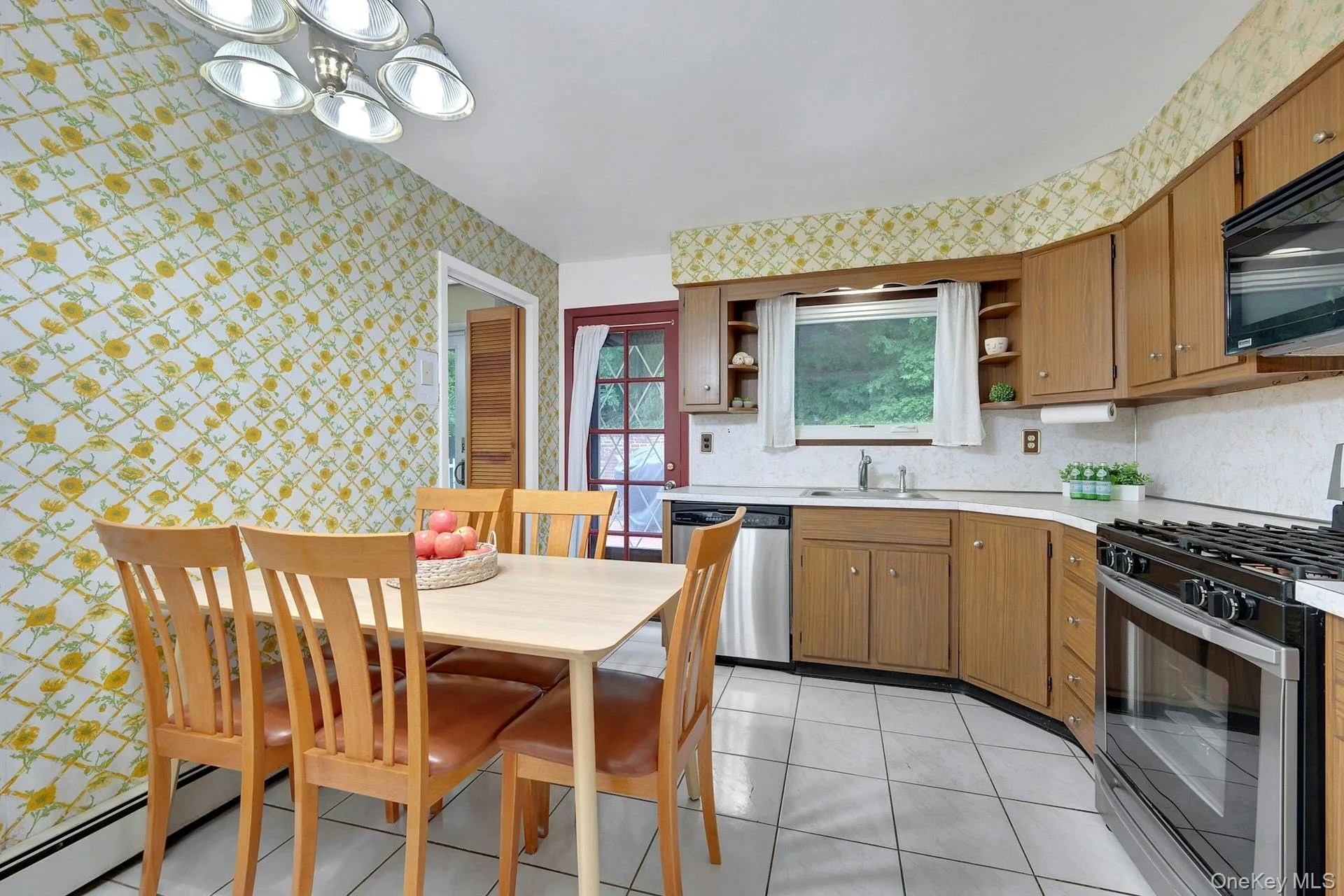 Eat-in-kitchen with door to backyard Eat-in-kitchen with door to backyard