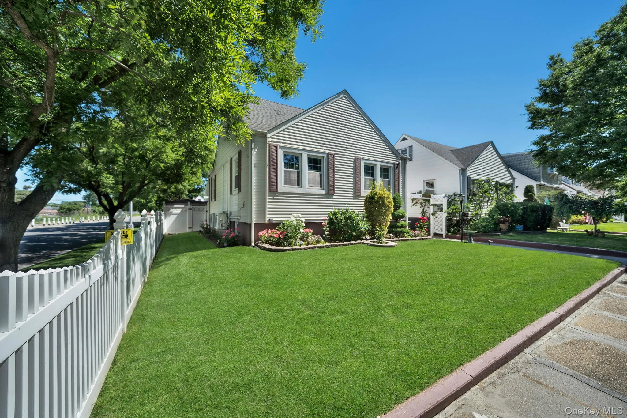 24415 85th Road, New York, NY, 3 Bedrooms Bedrooms, 8 Rooms Rooms,3 BathroomsBathrooms,Residential,For Rent,85th,0,1007952 24415 85th Road, New York, NY, 3 Bedrooms Bedrooms, 8 Rooms Rooms,3 BathroomsBathrooms,Residential,For Rent,85th,0,1007952