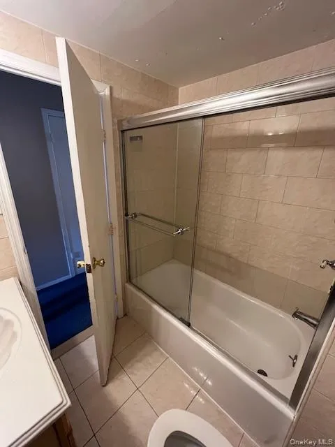 Master Bedroom Em-Suite Bathroom Pic #2 Master Bedroom Em-Suite Bathroom Pic #2
