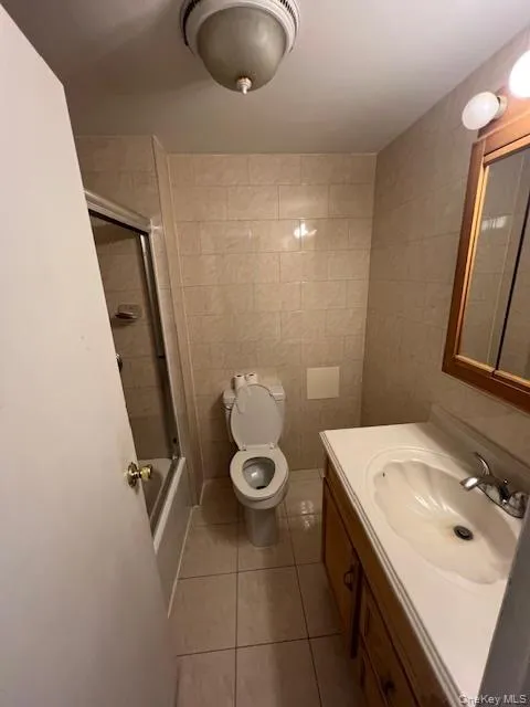 Master Bedroom En-Suite Bathroom Pic #1 Master Bedroom En-Suite Bathroom Pic #1