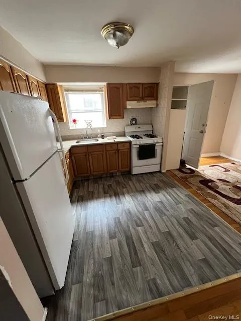 9730 91st Street, New York, NY, 3 Bedrooms Bedrooms, 7 Rooms Rooms,2 BathroomsBathrooms,Residential Lease,For Rent,91st,0,1007955 9730 91st Street, New York, NY, 3 Bedrooms Bedrooms, 7 Rooms Rooms,2 BathroomsBathrooms,Residential Lease,For Rent,91st,0,1007955