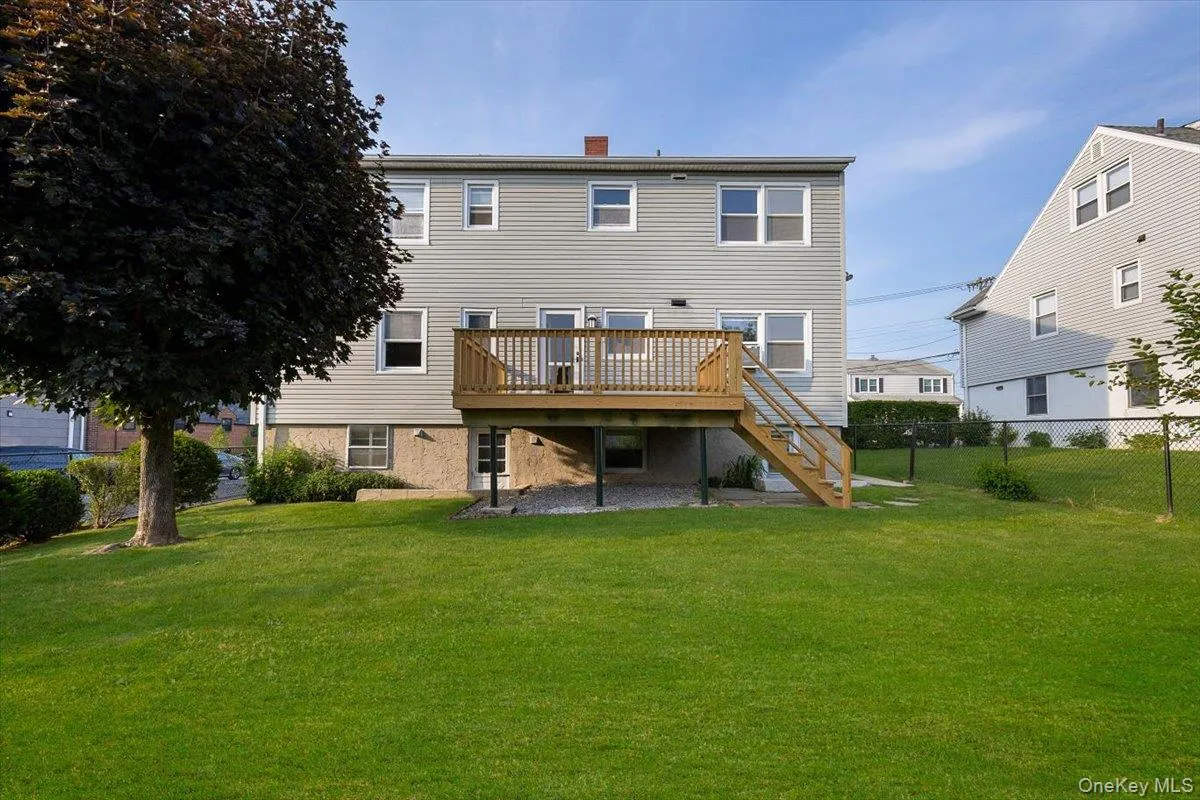 Spacious backyard Spacious backyard