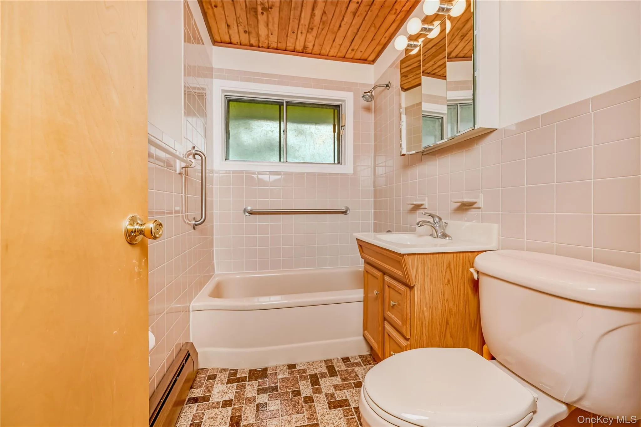 20 Flagstone Lane, Hempstead, NY, 6 Bedrooms Bedrooms, 9 Rooms Rooms,2 BathroomsBathrooms,Residential,For Rent,Flagstone,0,1007962 20 Flagstone Lane, Hempstead, NY, 6 Bedrooms Bedrooms, 9 Rooms Rooms,2 BathroomsBathrooms,Residential,For Rent,Flagstone,0,1007962