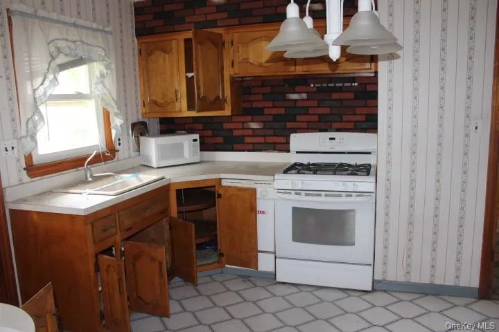29 Orchard Street, Clarkstown, NY, 4 Bedrooms Bedrooms, 6 Rooms Rooms,1 BathroomBathrooms,Residential,For Rent,Orchard,0,1007975 29 Orchard Street, Clarkstown, NY, 4 Bedrooms Bedrooms, 6 Rooms Rooms,1 BathroomBathrooms,Residential,For Rent,Orchard,0,1007975