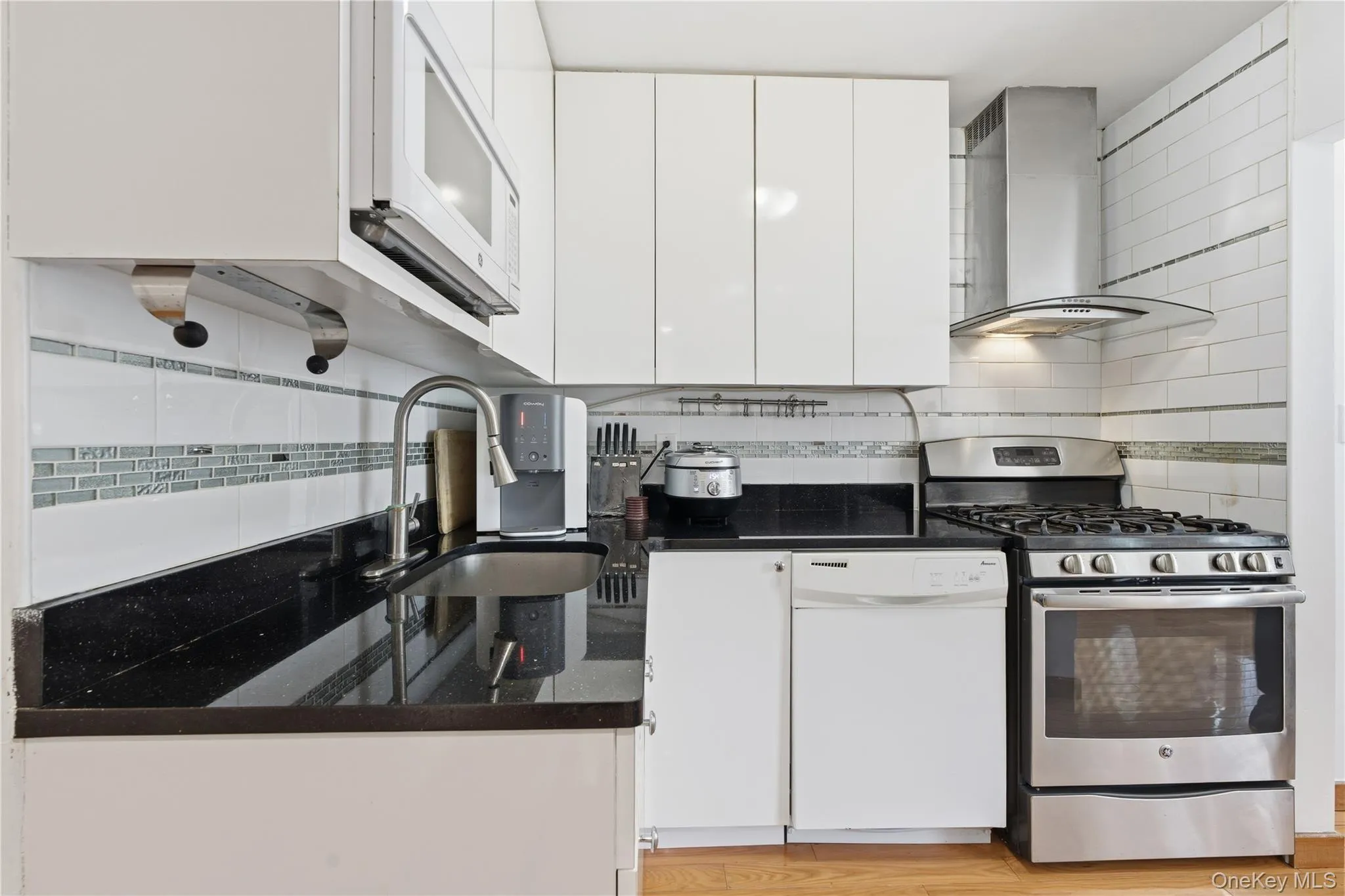 206-59 46th Avenue, New York, NY, 3 Bedrooms Bedrooms, 9 Rooms Rooms,2 BathroomsBathrooms,Residential,For Rent,46th,0,1007977 206-59 46th Avenue, New York, NY, 3 Bedrooms Bedrooms, 9 Rooms Rooms,2 BathroomsBathrooms,Residential,For Rent,46th,0,1007977