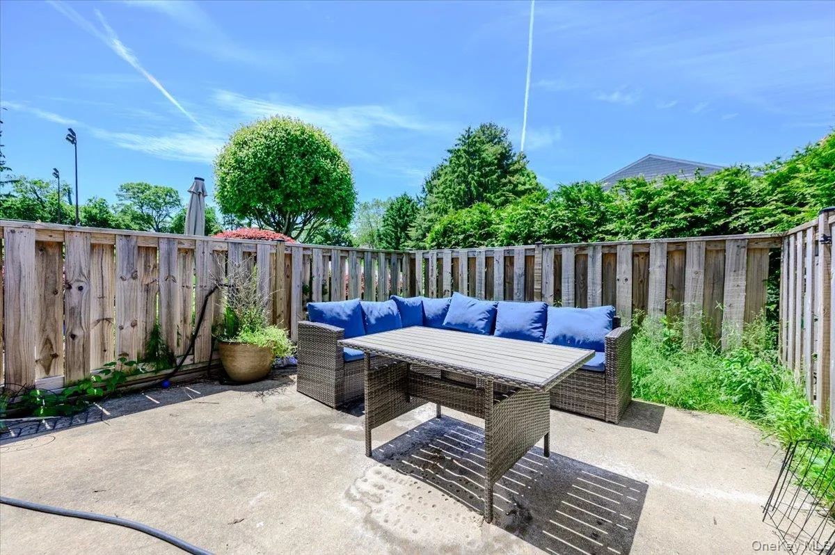 95 Aspen Drive, Oyster Bay, NY, 3 Bedrooms Bedrooms, 6 Rooms Rooms,2 BathroomsBathrooms,Residential,For Rent,Aspen,0,1007979 95 Aspen Drive, Oyster Bay, NY, 3 Bedrooms Bedrooms, 6 Rooms Rooms,2 BathroomsBathrooms,Residential,For Rent,Aspen,0,1007979
