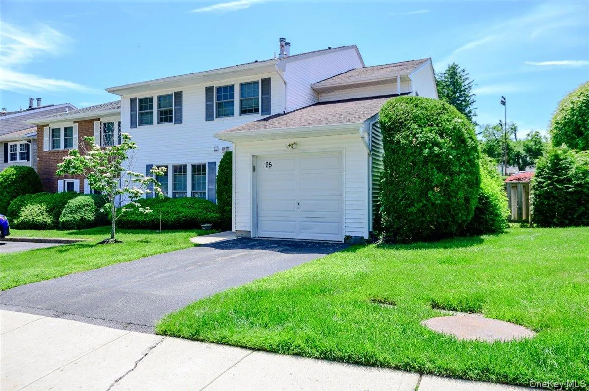 95 Aspen Drive, Oyster Bay, NY, 3 Bedrooms Bedrooms, 6 Rooms Rooms,2 BathroomsBathrooms,Residential,For Rent,Aspen,0,1007979 95 Aspen Drive, Oyster Bay, NY, 3 Bedrooms Bedrooms, 6 Rooms Rooms,2 BathroomsBathrooms,Residential,For Rent,Aspen,0,1007979