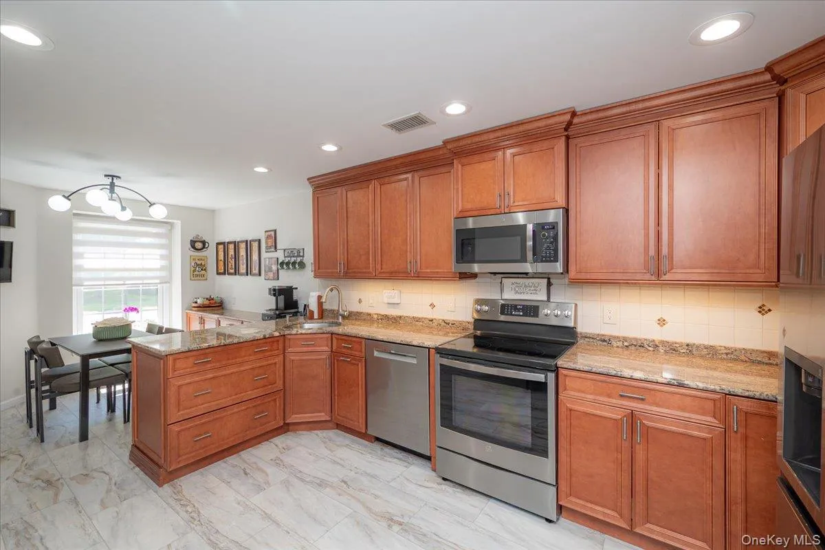 55 Lakebridge Drive S, Smithtown, NY, 3 Bedrooms Bedrooms, 6 Rooms Rooms,2 BathroomsBathrooms,Residential,For Rent,Lakebridge Drive S,0,1007984 55 Lakebridge Drive S, Smithtown, NY, 3 Bedrooms Bedrooms, 6 Rooms Rooms,2 BathroomsBathrooms,Residential,For Rent,Lakebridge Drive S,0,1007984