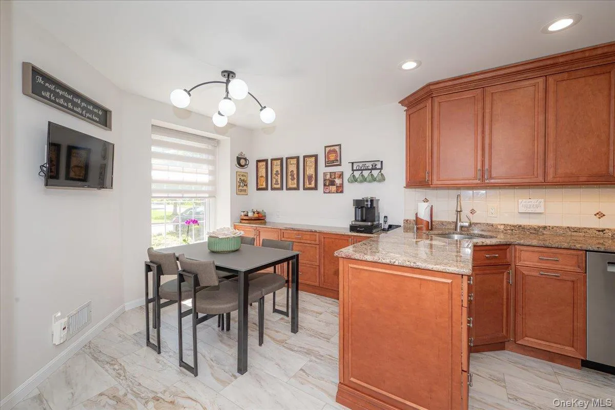 55 Lakebridge Drive S, Smithtown, NY, 3 Bedrooms Bedrooms, 6 Rooms Rooms,2 BathroomsBathrooms,Residential,For Rent,Lakebridge Drive S,0,1007984 55 Lakebridge Drive S, Smithtown, NY, 3 Bedrooms Bedrooms, 6 Rooms Rooms,2 BathroomsBathrooms,Residential,For Rent,Lakebridge Drive S,0,1007984