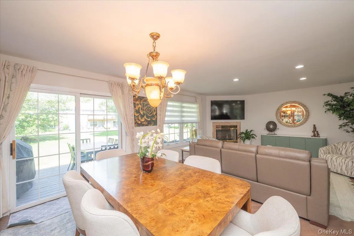 55 Lakebridge Drive S, Smithtown, NY, 3 Bedrooms Bedrooms, 6 Rooms Rooms,2 BathroomsBathrooms,Residential,For Rent,Lakebridge Drive S,0,1007984 55 Lakebridge Drive S, Smithtown, NY, 3 Bedrooms Bedrooms, 6 Rooms Rooms,2 BathroomsBathrooms,Residential,For Rent,Lakebridge Drive S,0,1007984