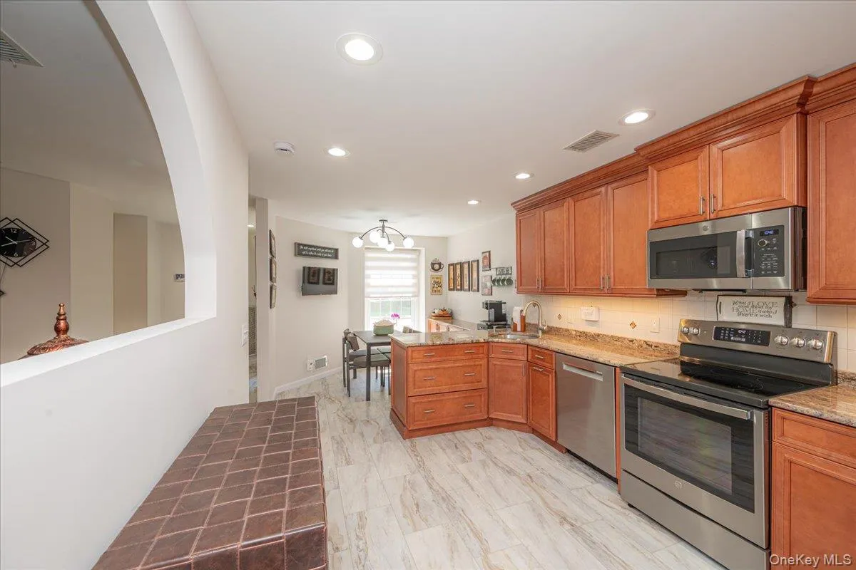 55 Lakebridge Drive S, Smithtown, NY, 3 Bedrooms Bedrooms, 6 Rooms Rooms,2 BathroomsBathrooms,Residential,For Rent,Lakebridge Drive S,0,1007984 55 Lakebridge Drive S, Smithtown, NY, 3 Bedrooms Bedrooms, 6 Rooms Rooms,2 BathroomsBathrooms,Residential,For Rent,Lakebridge Drive S,0,1007984