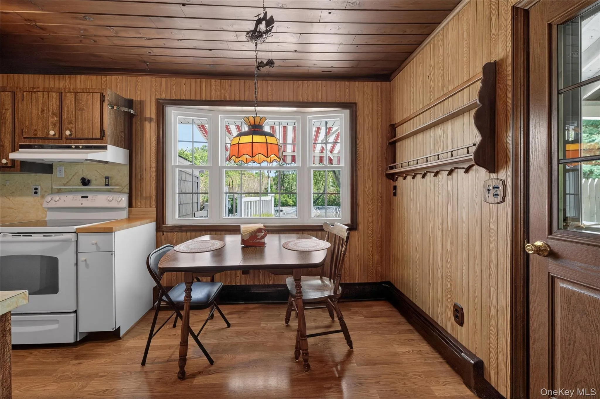 Eat in kitchen Eat in kitchen