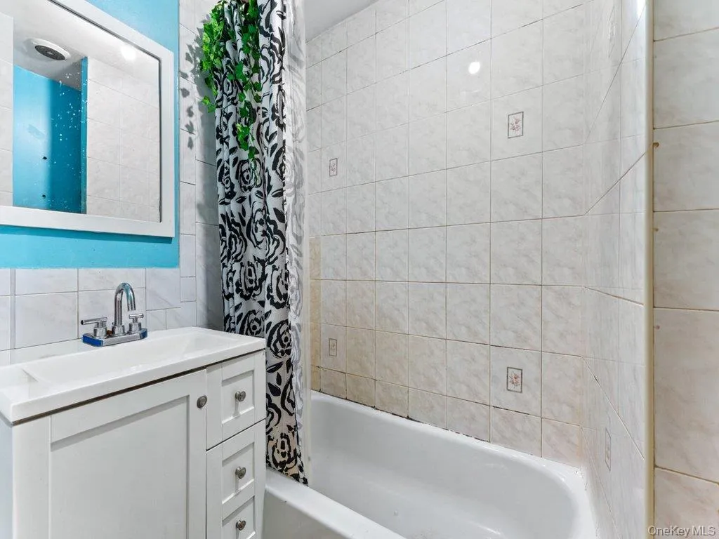 15316 112th Avenue, New York, NY, 2 Bedrooms Bedrooms, 6 Rooms Rooms,1 BathroomBathrooms,Residential,For Rent,112th,0,1008003 15316 112th Avenue, New York, NY, 2 Bedrooms Bedrooms, 6 Rooms Rooms,1 BathroomBathrooms,Residential,For Rent,112th,0,1008003