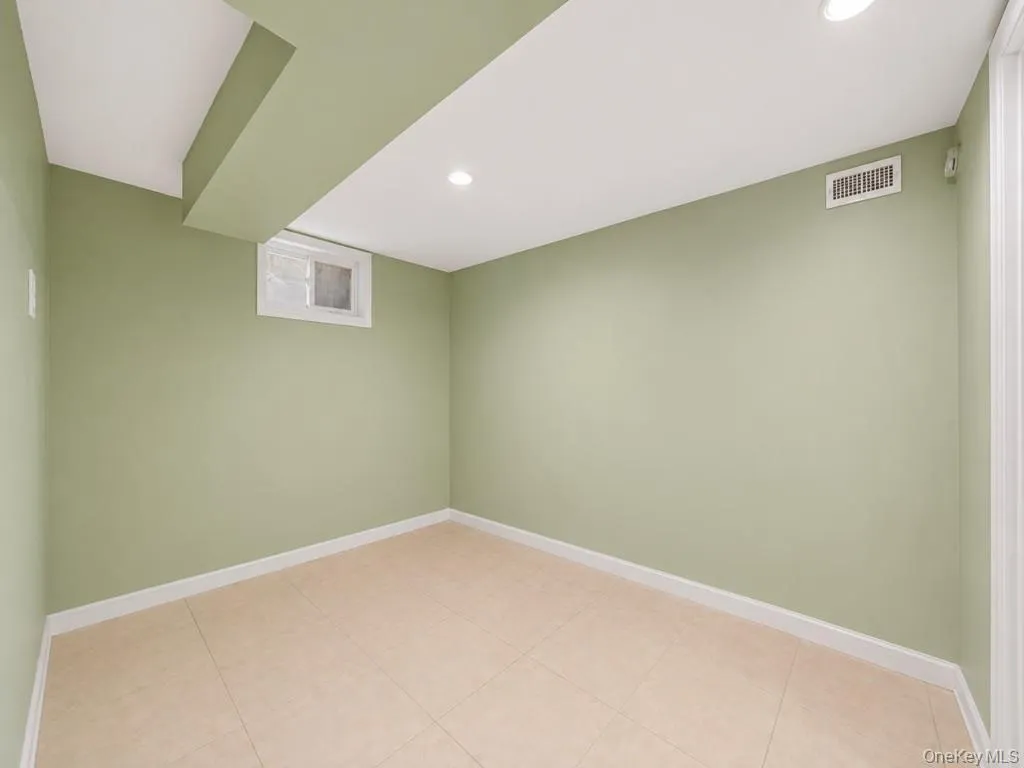 15316 112th Avenue, New York, NY, 2 Bedrooms Bedrooms, 6 Rooms Rooms,1 BathroomBathrooms,Residential,For Rent,112th,0,1008003 15316 112th Avenue, New York, NY, 2 Bedrooms Bedrooms, 6 Rooms Rooms,1 BathroomBathrooms,Residential,For Rent,112th,0,1008003