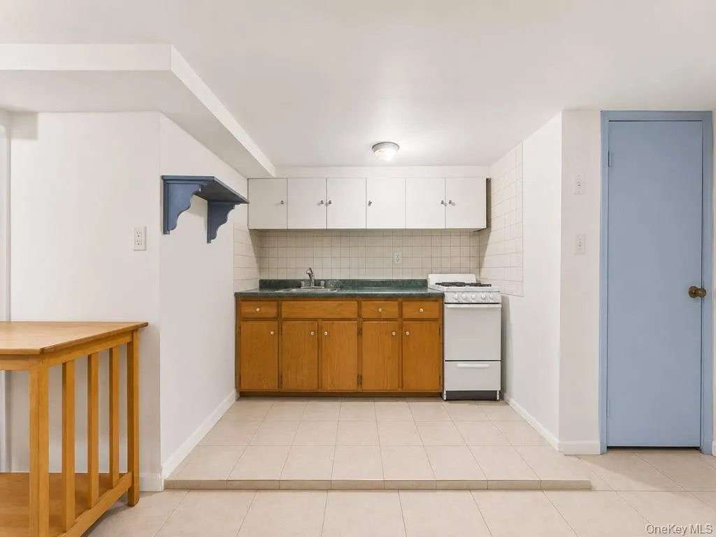 15316 112th Avenue, New York, NY, 2 Bedrooms Bedrooms, 6 Rooms Rooms,1 BathroomBathrooms,Residential,For Rent,112th,0,1008003 15316 112th Avenue, New York, NY, 2 Bedrooms Bedrooms, 6 Rooms Rooms,1 BathroomBathrooms,Residential,For Rent,112th,0,1008003