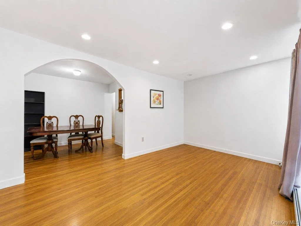 15316 112th Avenue, New York, NY, 2 Bedrooms Bedrooms, 6 Rooms Rooms,1 BathroomBathrooms,Residential,For Rent,112th,0,1008003 15316 112th Avenue, New York, NY, 2 Bedrooms Bedrooms, 6 Rooms Rooms,1 BathroomBathrooms,Residential,For Rent,112th,0,1008003