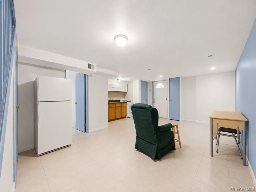 15316 112th Avenue, New York, NY, 2 Bedrooms Bedrooms, 6 Rooms Rooms,1 BathroomBathrooms,Residential,For Rent,112th,0,1008003 15316 112th Avenue, New York, NY, 2 Bedrooms Bedrooms, 6 Rooms Rooms,1 BathroomBathrooms,Residential,For Rent,112th,0,1008003