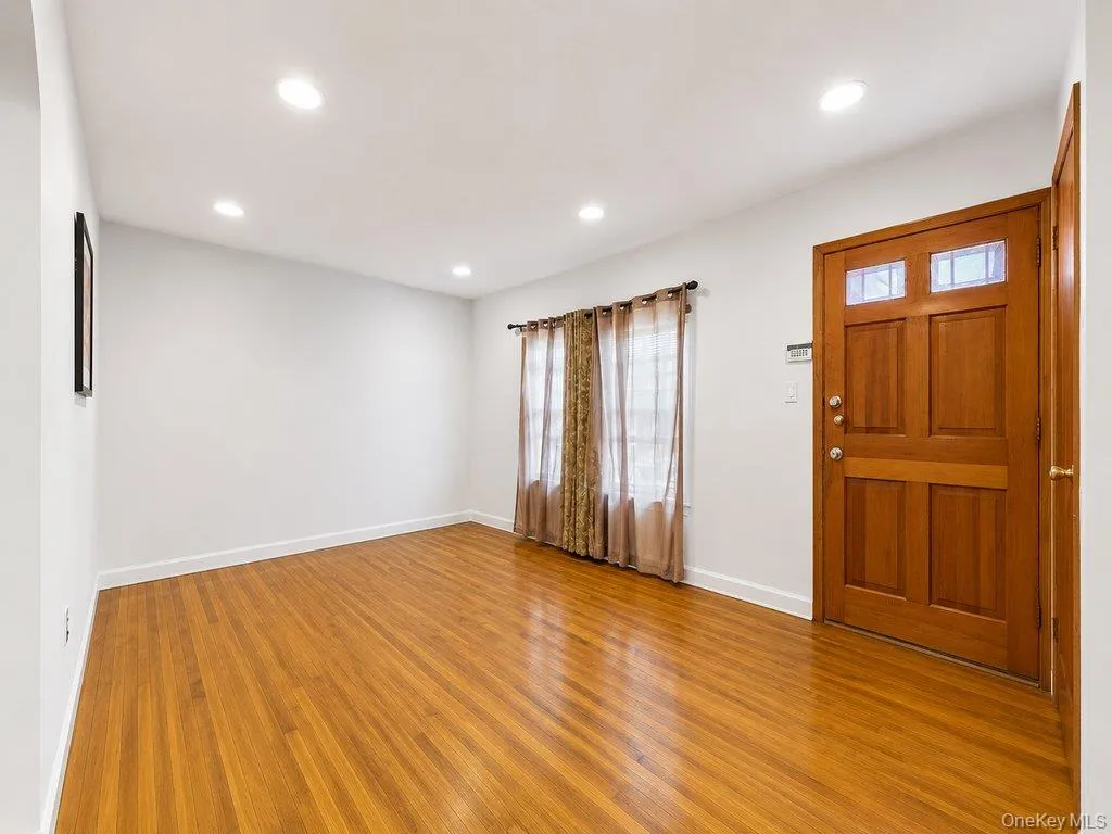 15316 112th Avenue, New York, NY, 2 Bedrooms Bedrooms, 6 Rooms Rooms,1 BathroomBathrooms,Residential,For Rent,112th,0,1008003 15316 112th Avenue, New York, NY, 2 Bedrooms Bedrooms, 6 Rooms Rooms,1 BathroomBathrooms,Residential,For Rent,112th,0,1008003