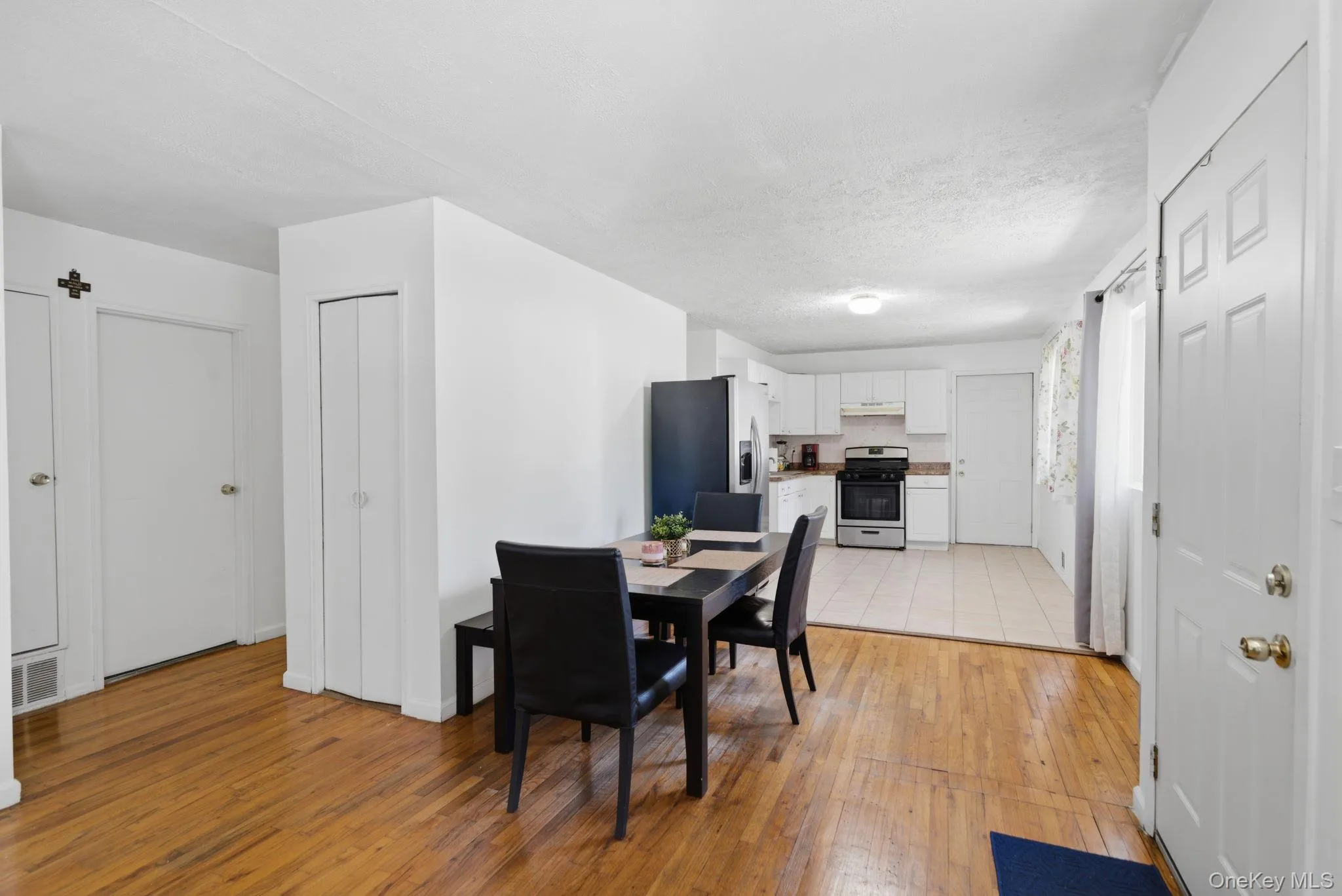 332 Delaware Avenue, Islip, NY, 3 Bedrooms Bedrooms, 8 Rooms Rooms,1 BathroomBathrooms,Residential,For Rent,Delaware,0,1008008 332 Delaware Avenue, Islip, NY, 3 Bedrooms Bedrooms, 8 Rooms Rooms,1 BathroomBathrooms,Residential,For Rent,Delaware,0,1008008
