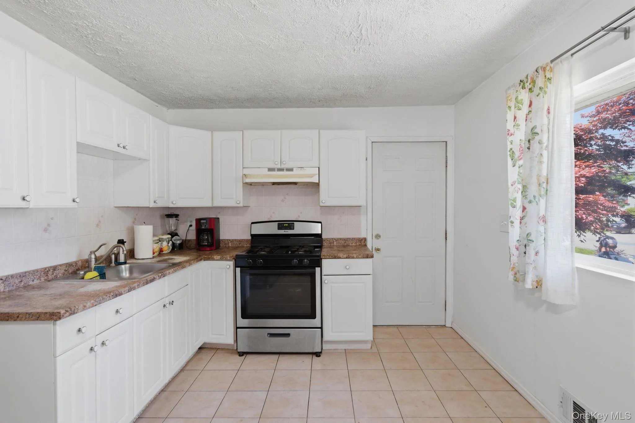 332 Delaware Avenue, Islip, NY, 3 Bedrooms Bedrooms, 8 Rooms Rooms,1 BathroomBathrooms,Residential,For Rent,Delaware,0,1008008 332 Delaware Avenue, Islip, NY, 3 Bedrooms Bedrooms, 8 Rooms Rooms,1 BathroomBathrooms,Residential,For Rent,Delaware,0,1008008