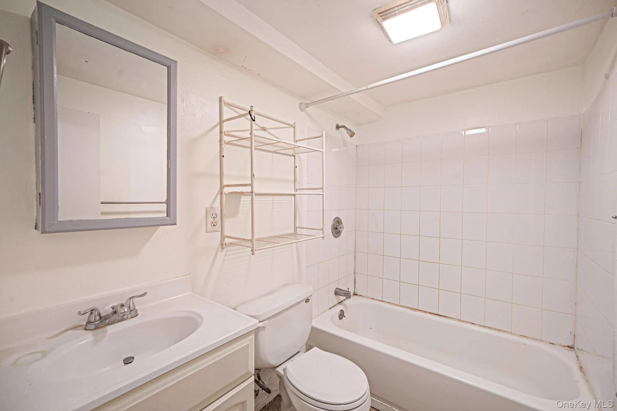 332 Delaware Avenue, Islip, NY, 3 Bedrooms Bedrooms, 8 Rooms Rooms,1 BathroomBathrooms,Residential,For Rent,Delaware,0,1008008 332 Delaware Avenue, Islip, NY, 3 Bedrooms Bedrooms, 8 Rooms Rooms,1 BathroomBathrooms,Residential,For Rent,Delaware,0,1008008
