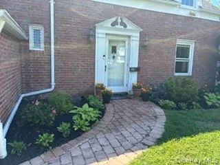 10 Ridge Road, North Hempstead, NY, 3 Bedrooms Bedrooms, 7 Rooms Rooms,1 BathroomBathrooms,Residential Lease,For Rent,Ridge,0,1008011 10 Ridge Road, North Hempstead, NY, 3 Bedrooms Bedrooms, 7 Rooms Rooms,1 BathroomBathrooms,Residential Lease,For Rent,Ridge,0,1008011