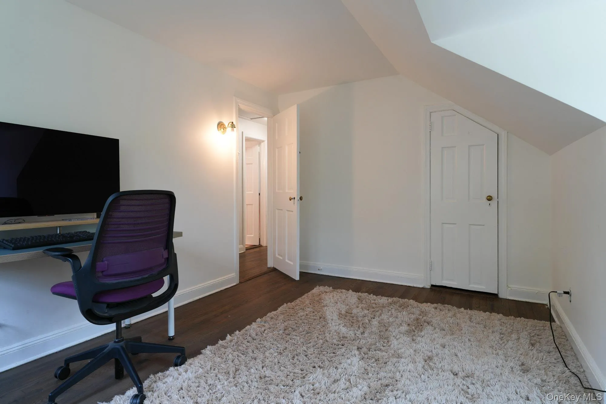 10 Ridge Road, North Hempstead, NY, 3 Bedrooms Bedrooms, 7 Rooms Rooms,1 BathroomBathrooms,Residential Lease,For Rent,Ridge,0,1008011 10 Ridge Road, North Hempstead, NY, 3 Bedrooms Bedrooms, 7 Rooms Rooms,1 BathroomBathrooms,Residential Lease,For Rent,Ridge,0,1008011