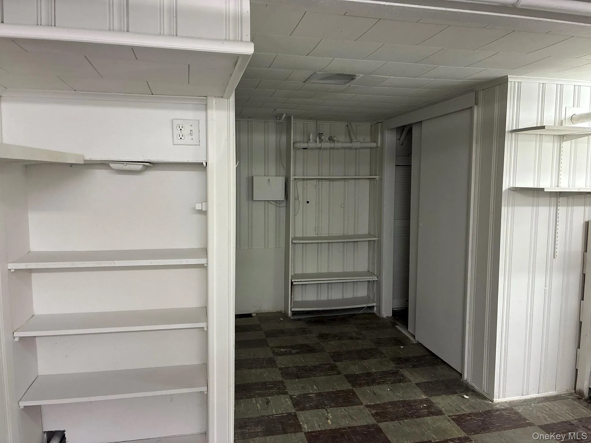 10 Ridge Road, North Hempstead, NY, 3 Bedrooms Bedrooms, 7 Rooms Rooms,1 BathroomBathrooms,Residential Lease,For Rent,Ridge,0,1008011 10 Ridge Road, North Hempstead, NY, 3 Bedrooms Bedrooms, 7 Rooms Rooms,1 BathroomBathrooms,Residential Lease,For Rent,Ridge,0,1008011