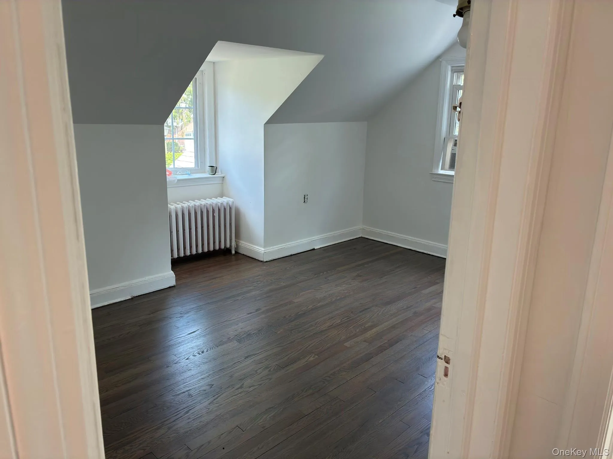 10 Ridge Road, North Hempstead, NY, 3 Bedrooms Bedrooms, 7 Rooms Rooms,1 BathroomBathrooms,Residential Lease,For Rent,Ridge,0,1008011 10 Ridge Road, North Hempstead, NY, 3 Bedrooms Bedrooms, 7 Rooms Rooms,1 BathroomBathrooms,Residential Lease,For Rent,Ridge,0,1008011