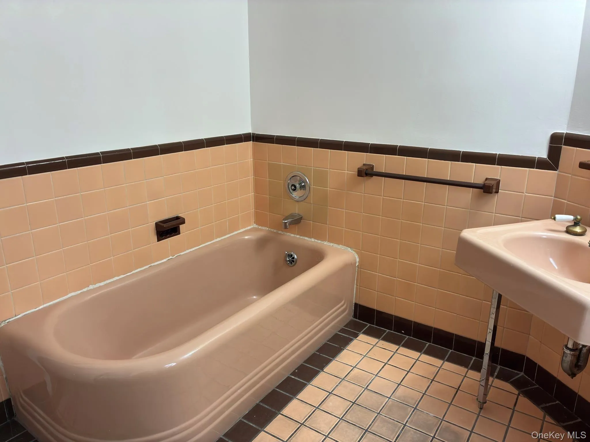 10 Ridge Road, North Hempstead, NY, 3 Bedrooms Bedrooms, 7 Rooms Rooms,1 BathroomBathrooms,Residential Lease,For Rent,Ridge,0,1008011 10 Ridge Road, North Hempstead, NY, 3 Bedrooms Bedrooms, 7 Rooms Rooms,1 BathroomBathrooms,Residential Lease,For Rent,Ridge,0,1008011