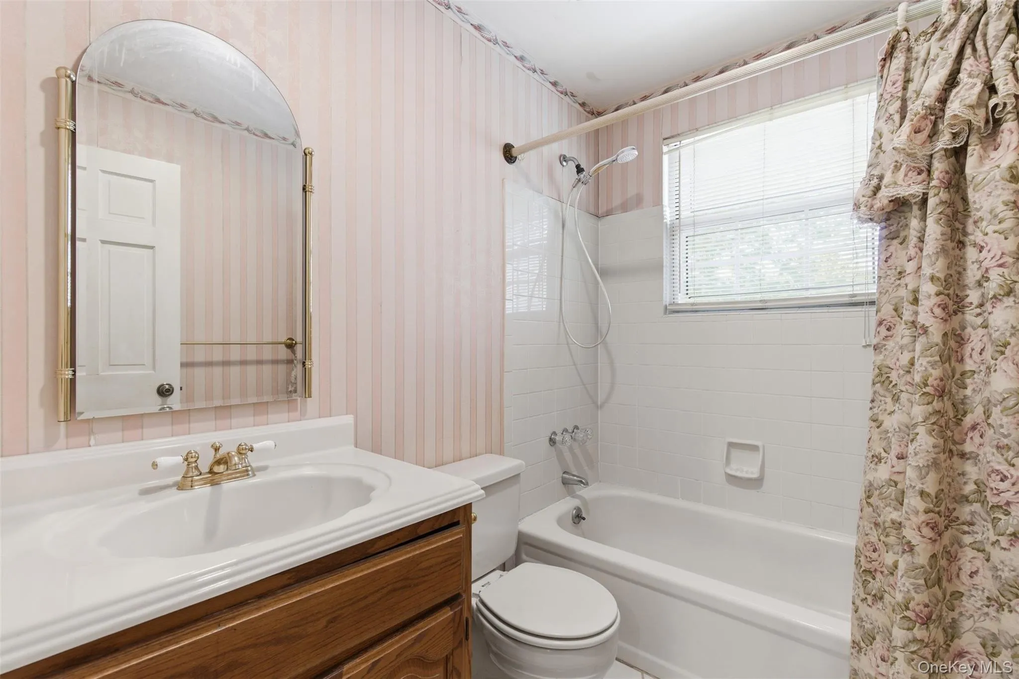 2 Barrett Court, Smithtown, NY, 4 Bedrooms Bedrooms, 8 Rooms Rooms,2 BathroomsBathrooms,Residential,For Rent,Barrett,0,1008019 2 Barrett Court, Smithtown, NY, 4 Bedrooms Bedrooms, 8 Rooms Rooms,2 BathroomsBathrooms,Residential,For Rent,Barrett,0,1008019