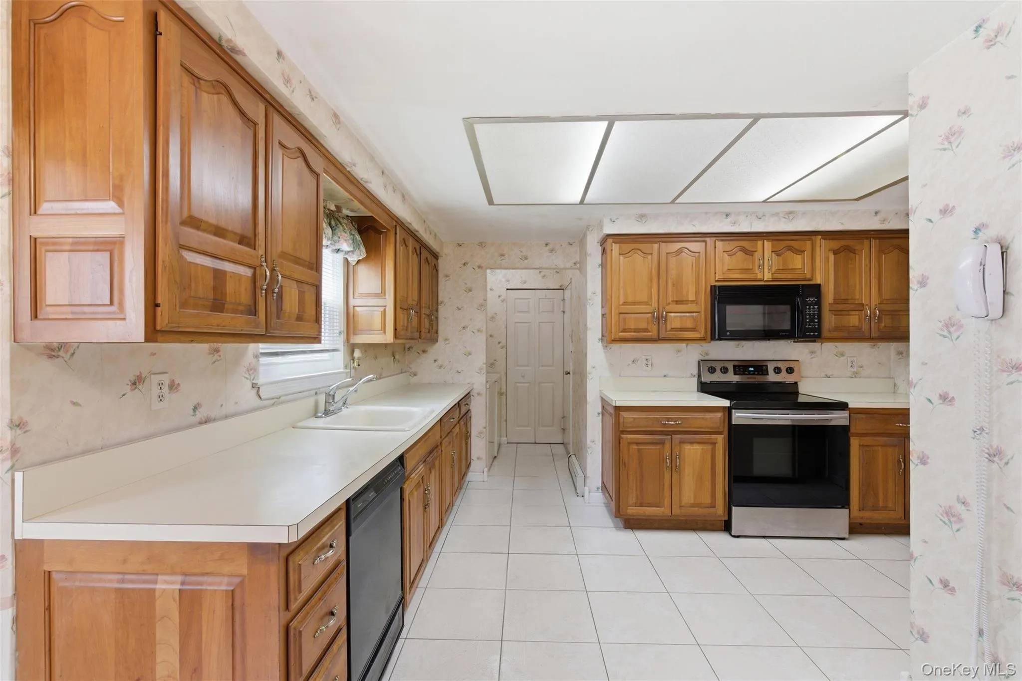 2 Barrett Court, Smithtown, NY, 4 Bedrooms Bedrooms, 8 Rooms Rooms,2 BathroomsBathrooms,Residential,For Rent,Barrett,0,1008019 2 Barrett Court, Smithtown, NY, 4 Bedrooms Bedrooms, 8 Rooms Rooms,2 BathroomsBathrooms,Residential,For Rent,Barrett,0,1008019