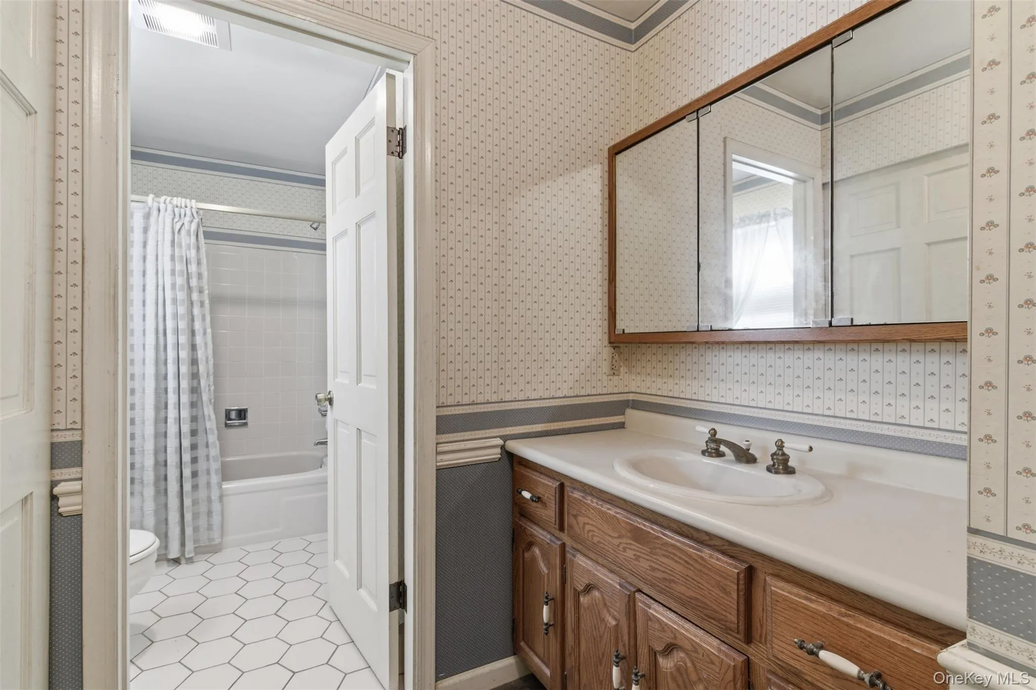 2 Barrett Court, Smithtown, NY, 4 Bedrooms Bedrooms, 8 Rooms Rooms,2 BathroomsBathrooms,Residential,For Rent,Barrett,0,1008019 2 Barrett Court, Smithtown, NY, 4 Bedrooms Bedrooms, 8 Rooms Rooms,2 BathroomsBathrooms,Residential,For Rent,Barrett,0,1008019