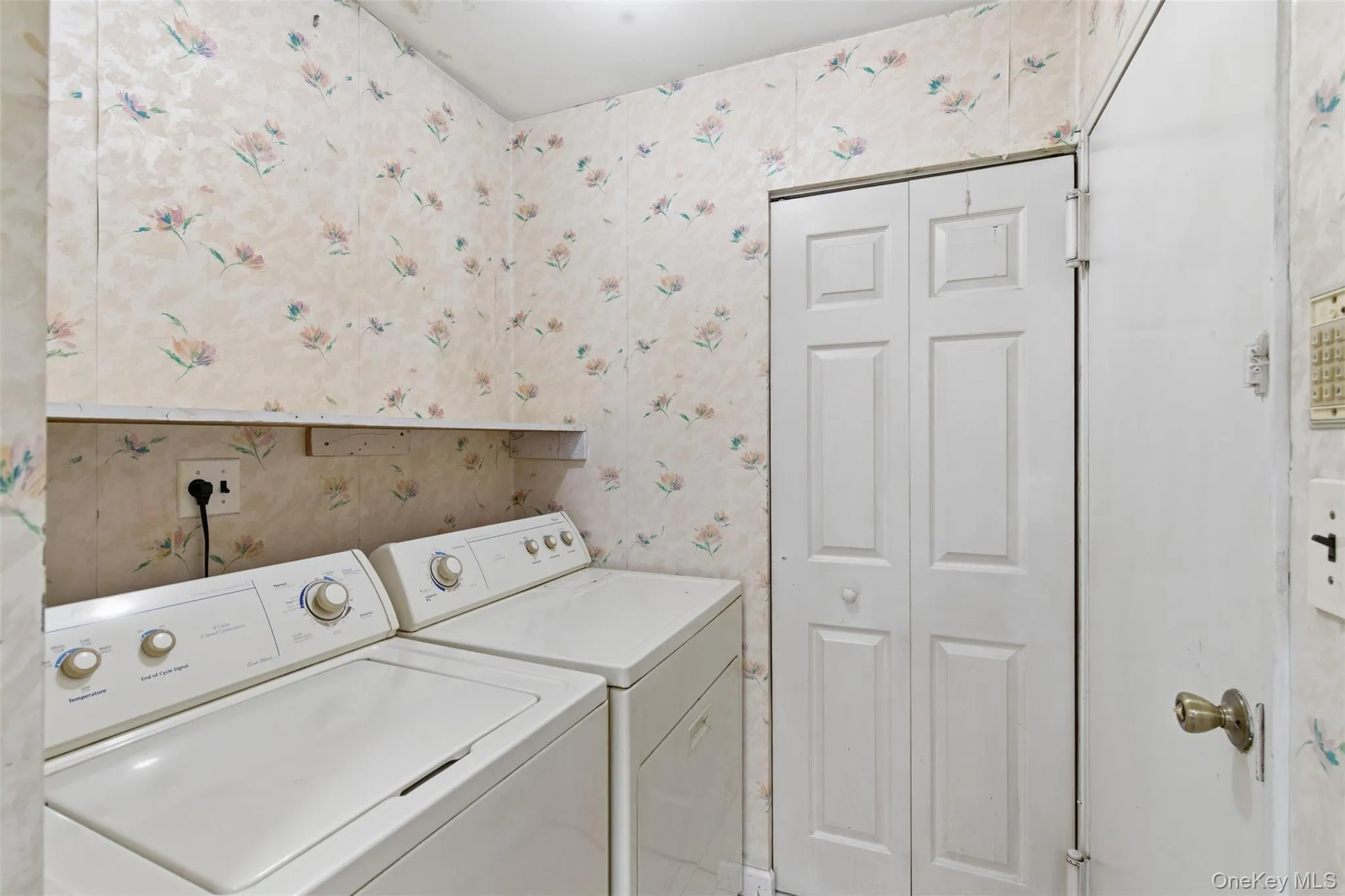 2 Barrett Court, Smithtown, NY, 4 Bedrooms Bedrooms, 8 Rooms Rooms,2 BathroomsBathrooms,Residential,For Rent,Barrett,0,1008019 2 Barrett Court, Smithtown, NY, 4 Bedrooms Bedrooms, 8 Rooms Rooms,2 BathroomsBathrooms,Residential,For Rent,Barrett,0,1008019