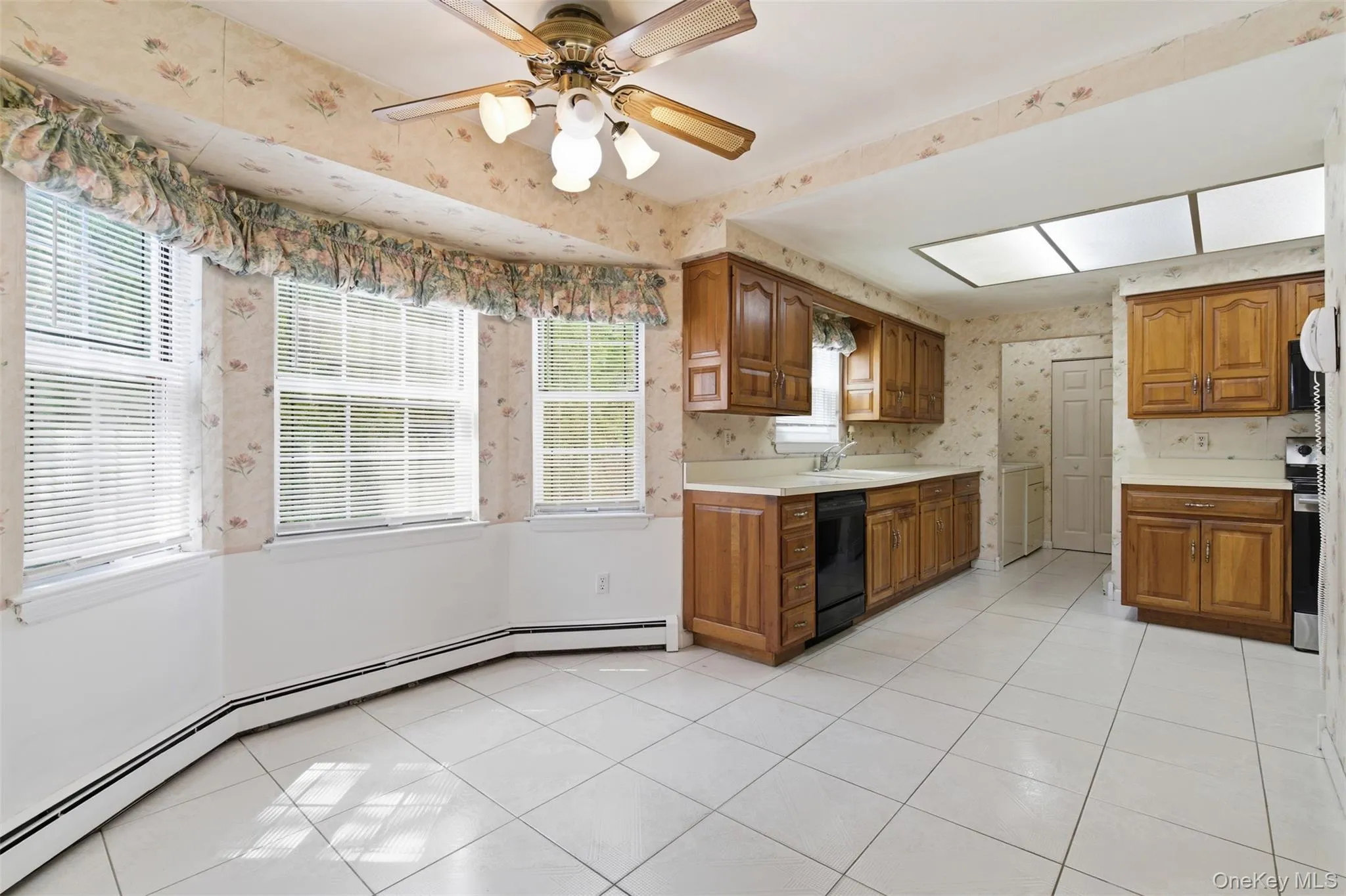 2 Barrett Court, Smithtown, NY, 4 Bedrooms Bedrooms, 8 Rooms Rooms,2 BathroomsBathrooms,Residential,For Rent,Barrett,0,1008019 2 Barrett Court, Smithtown, NY, 4 Bedrooms Bedrooms, 8 Rooms Rooms,2 BathroomsBathrooms,Residential,For Rent,Barrett,0,1008019