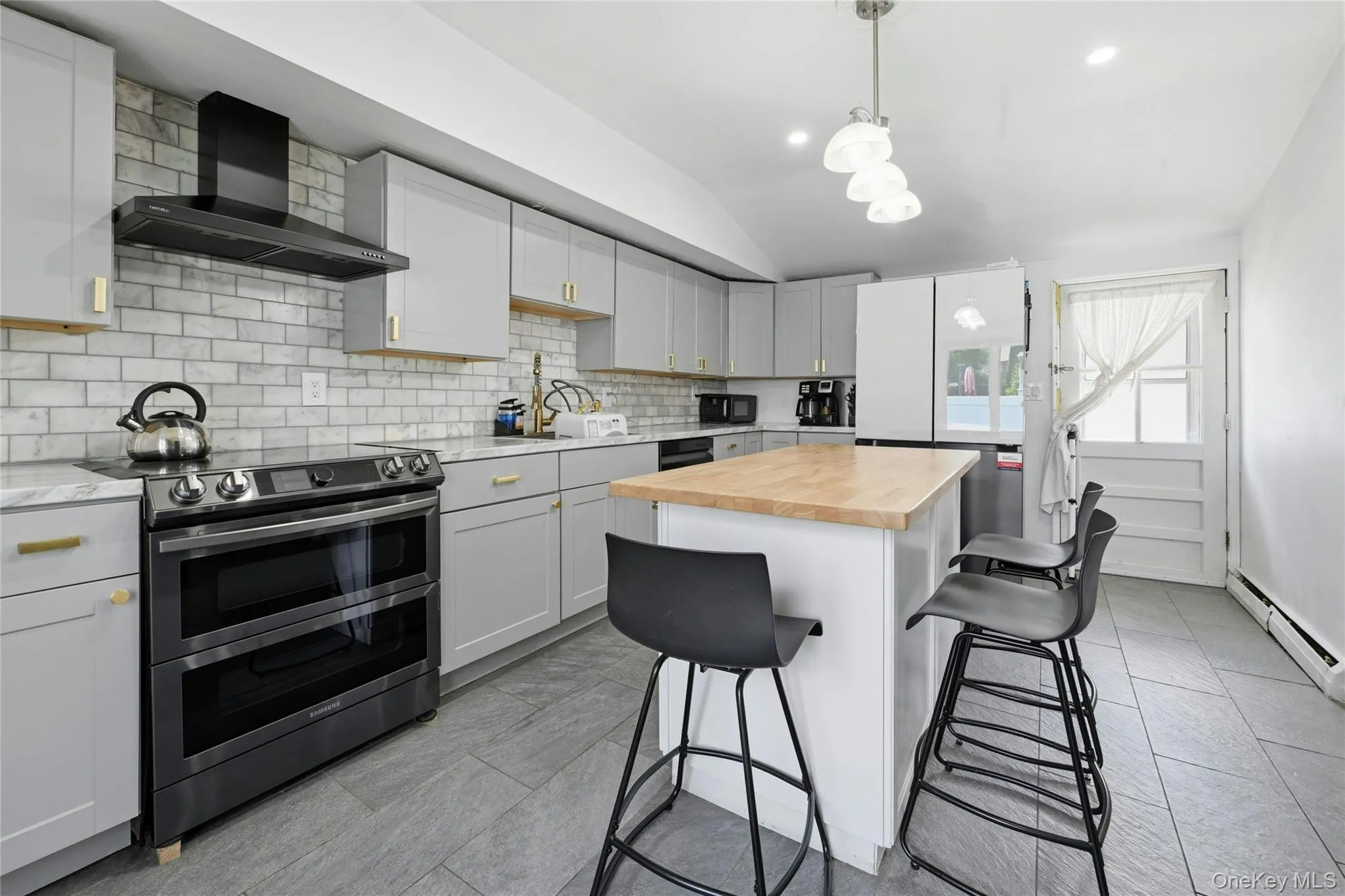 124 Linden Street, Oyster Bay, NY, 2 Bedrooms Bedrooms, 5 Rooms Rooms,1 BathroomBathrooms,Residential,For Rent,Linden,0,1008029 124 Linden Street, Oyster Bay, NY, 2 Bedrooms Bedrooms, 5 Rooms Rooms,1 BathroomBathrooms,Residential,For Rent,Linden,0,1008029
