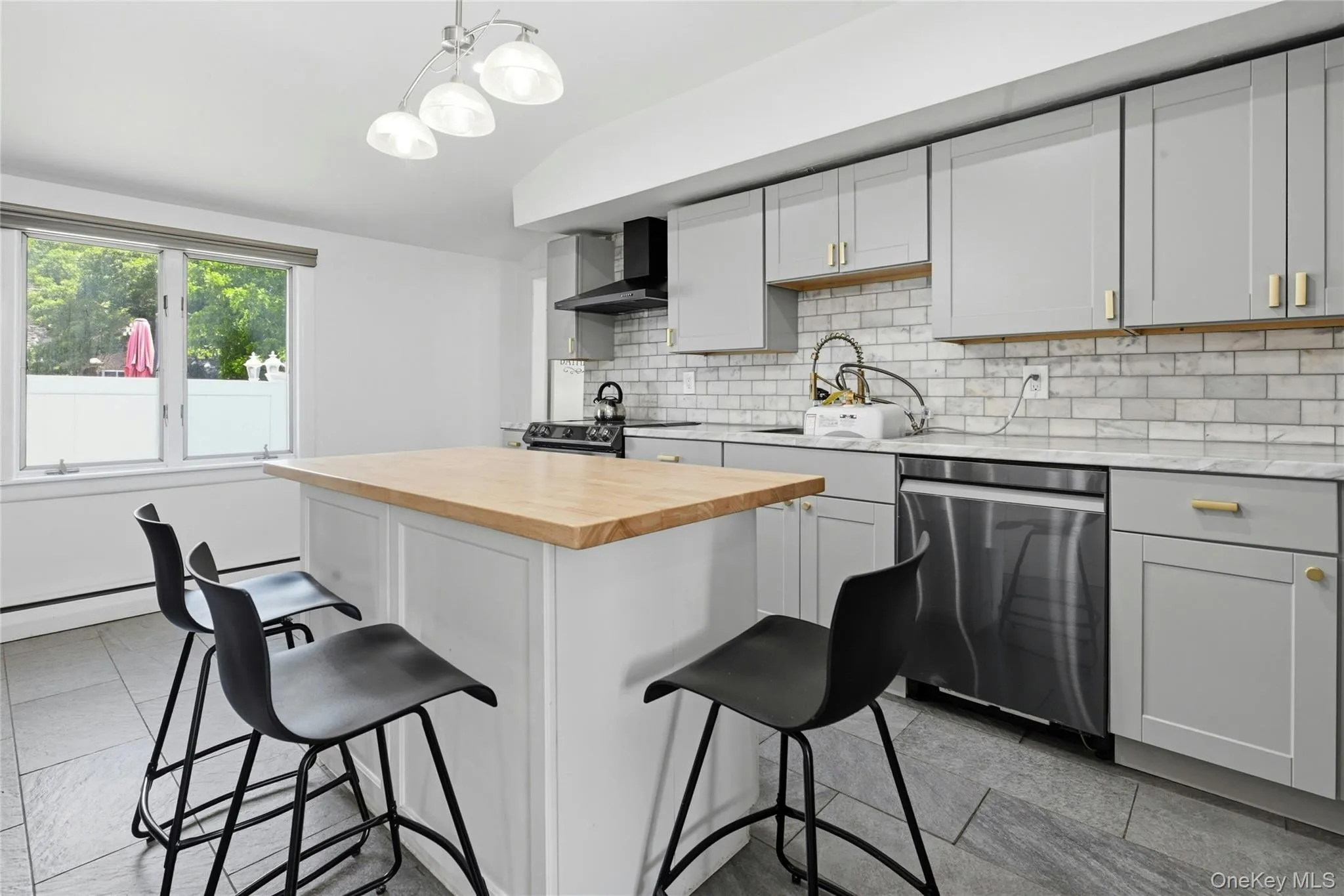 124 Linden Street, Oyster Bay, NY, 2 Bedrooms Bedrooms, 5 Rooms Rooms,1 BathroomBathrooms,Residential,For Rent,Linden,0,1008029 124 Linden Street, Oyster Bay, NY, 2 Bedrooms Bedrooms, 5 Rooms Rooms,1 BathroomBathrooms,Residential,For Rent,Linden,0,1008029