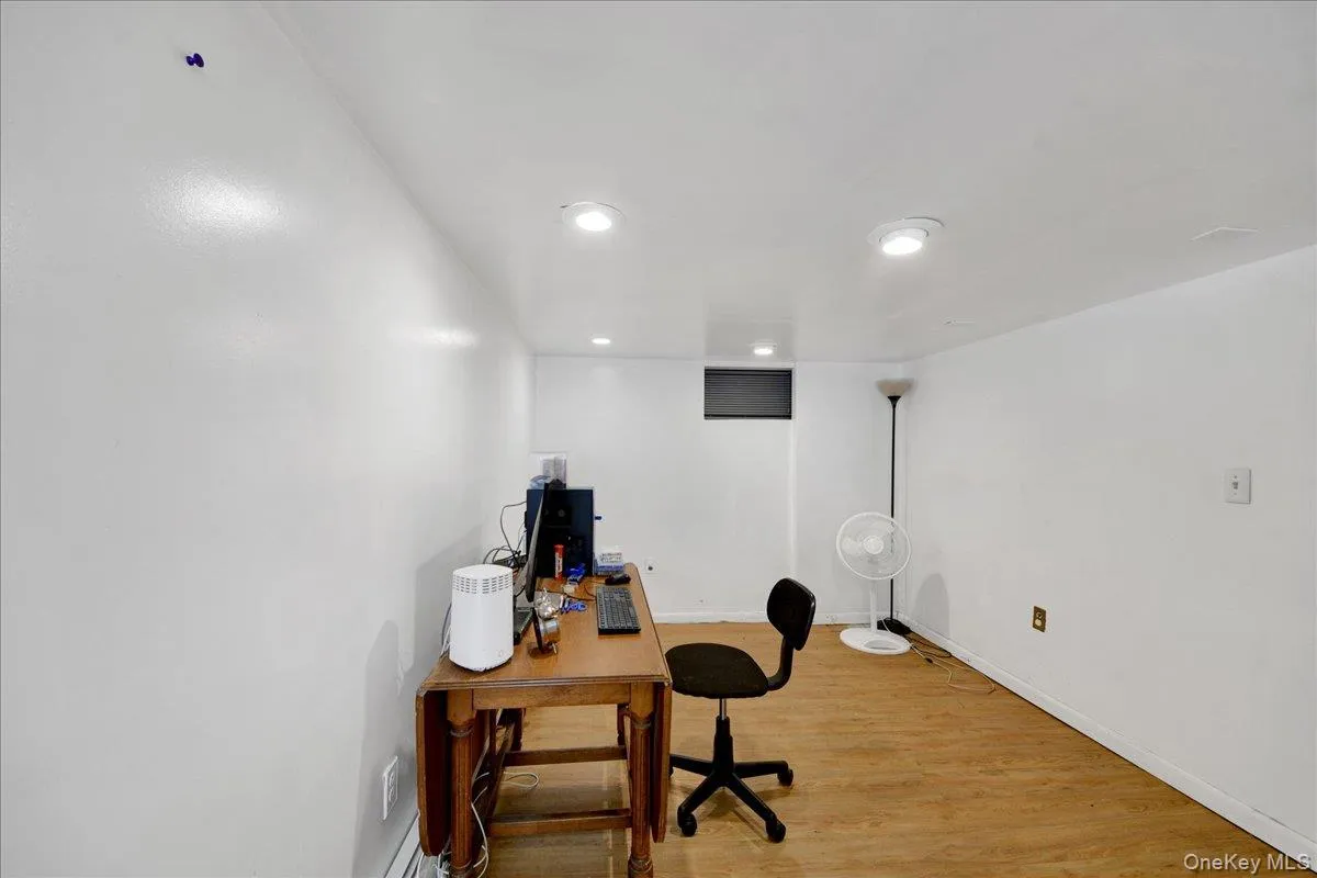 Room/office in finished basesment/lower level Room/office in finished basesment/lower level