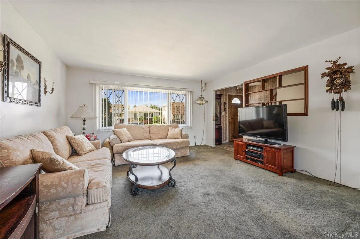 206 Iowa Avenue, Oyster Bay, NY, 4 Bedrooms Bedrooms, 6 Rooms Rooms,2 BathroomsBathrooms,Residential,For Rent,Iowa,0,1008036 206 Iowa Avenue, Oyster Bay, NY, 4 Bedrooms Bedrooms, 6 Rooms Rooms,2 BathroomsBathrooms,Residential,For Rent,Iowa,0,1008036