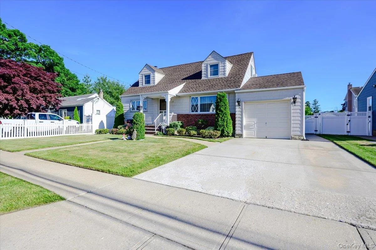 206 Iowa Avenue, Oyster Bay, NY, 4 Bedrooms Bedrooms, 6 Rooms Rooms,2 BathroomsBathrooms,Residential,For Rent,Iowa,0,1008036 206 Iowa Avenue, Oyster Bay, NY, 4 Bedrooms Bedrooms, 6 Rooms Rooms,2 BathroomsBathrooms,Residential,For Rent,Iowa,0,1008036
