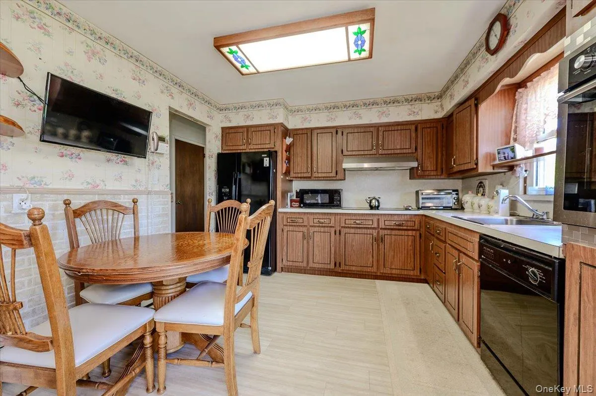 206 Iowa Avenue, Oyster Bay, NY, 4 Bedrooms Bedrooms, 6 Rooms Rooms,2 BathroomsBathrooms,Residential,For Rent,Iowa,0,1008036 206 Iowa Avenue, Oyster Bay, NY, 4 Bedrooms Bedrooms, 6 Rooms Rooms,2 BathroomsBathrooms,Residential,For Rent,Iowa,0,1008036