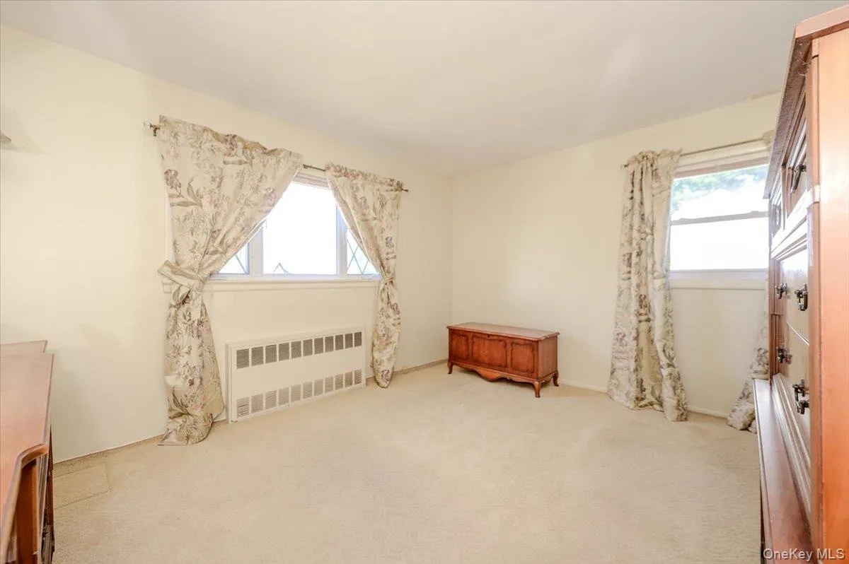 206 Iowa Avenue, Oyster Bay, NY, 4 Bedrooms Bedrooms, 6 Rooms Rooms,2 BathroomsBathrooms,Residential,For Rent,Iowa,0,1008036 206 Iowa Avenue, Oyster Bay, NY, 4 Bedrooms Bedrooms, 6 Rooms Rooms,2 BathroomsBathrooms,Residential,For Rent,Iowa,0,1008036