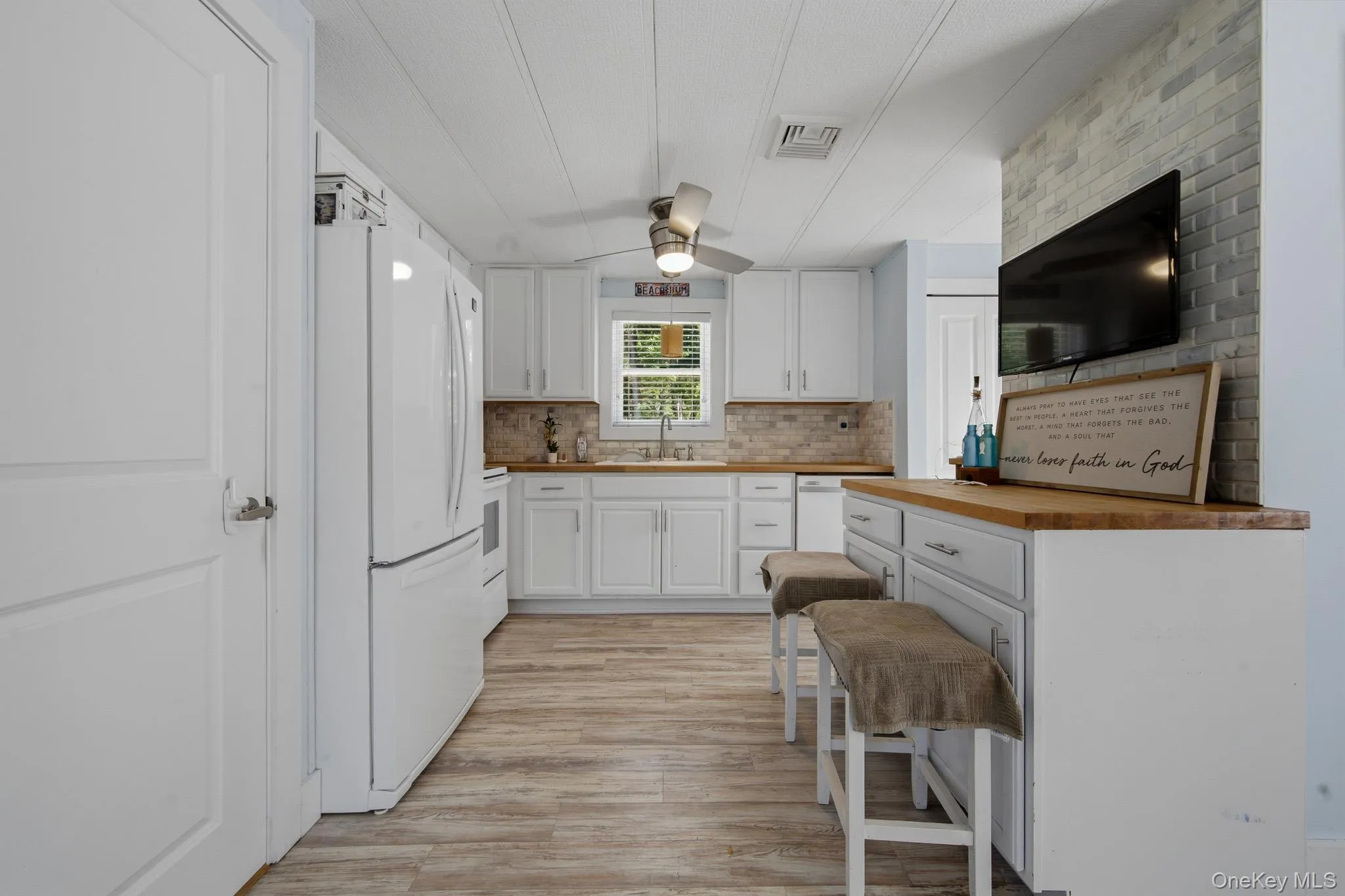 214 Pleasant Street, Islip, NY, 3 Bedrooms Bedrooms, 13 Rooms Rooms,3 BathroomsBathrooms,Residential,For Rent,Pleasant,0,1008040 214 Pleasant Street, Islip, NY, 3 Bedrooms Bedrooms, 13 Rooms Rooms,3 BathroomsBathrooms,Residential,For Rent,Pleasant,0,1008040