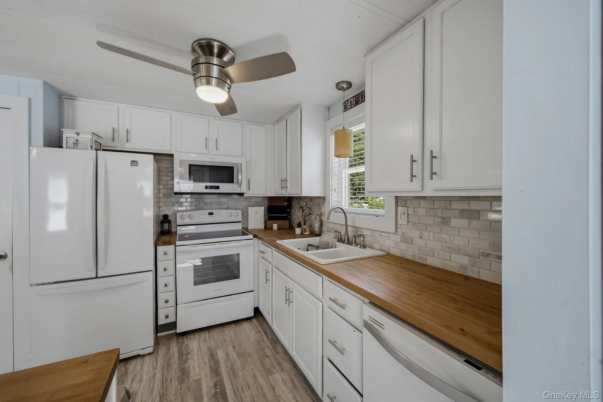 214 Pleasant Street, Islip, NY, 3 Bedrooms Bedrooms, 13 Rooms Rooms,3 BathroomsBathrooms,Residential,For Rent,Pleasant,0,1008040 214 Pleasant Street, Islip, NY, 3 Bedrooms Bedrooms, 13 Rooms Rooms,3 BathroomsBathrooms,Residential,For Rent,Pleasant,0,1008040