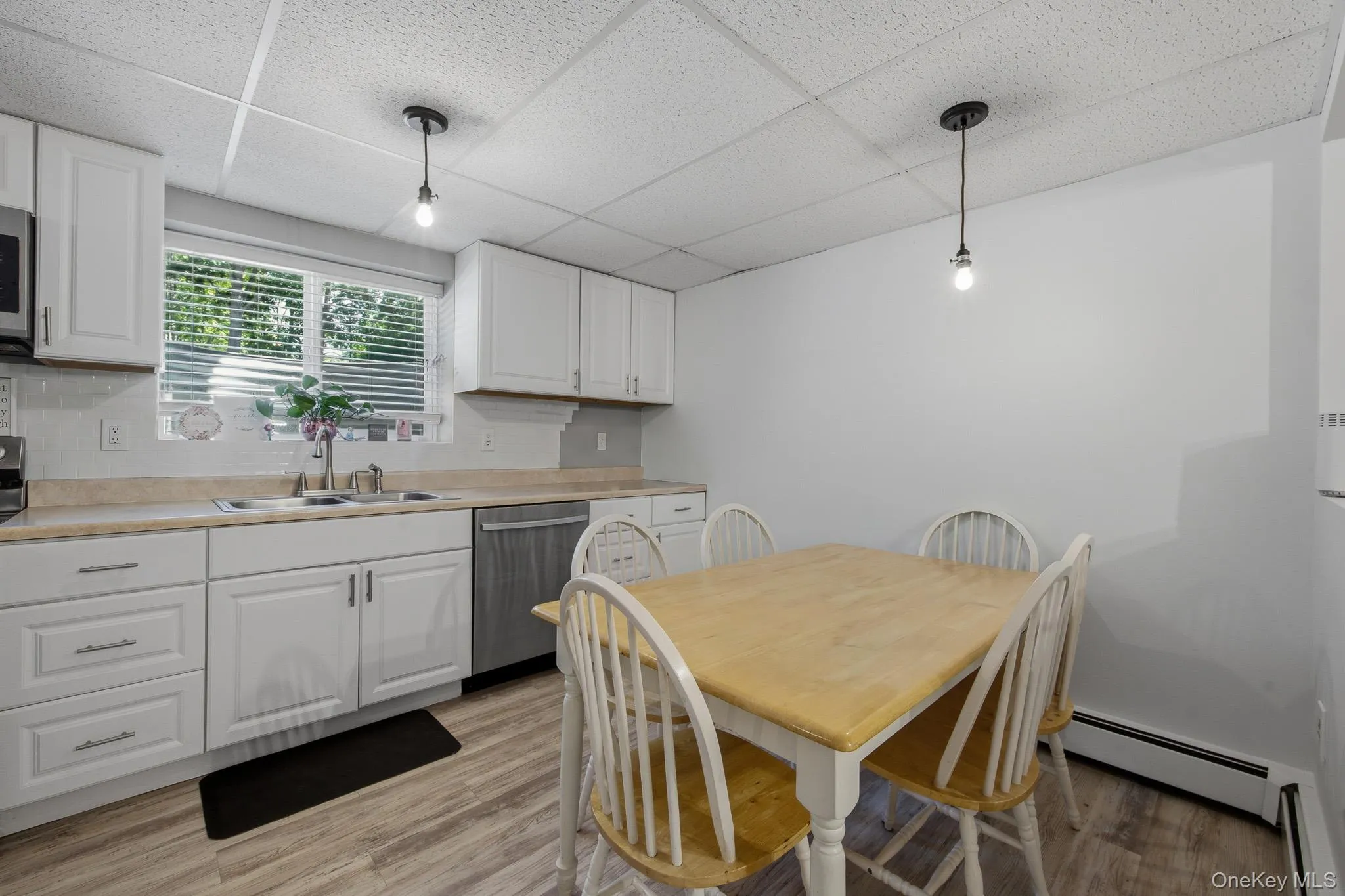 214 Pleasant Street, Islip, NY, 3 Bedrooms Bedrooms, 13 Rooms Rooms,3 BathroomsBathrooms,Residential,For Rent,Pleasant,0,1008040 214 Pleasant Street, Islip, NY, 3 Bedrooms Bedrooms, 13 Rooms Rooms,3 BathroomsBathrooms,Residential,For Rent,Pleasant,0,1008040