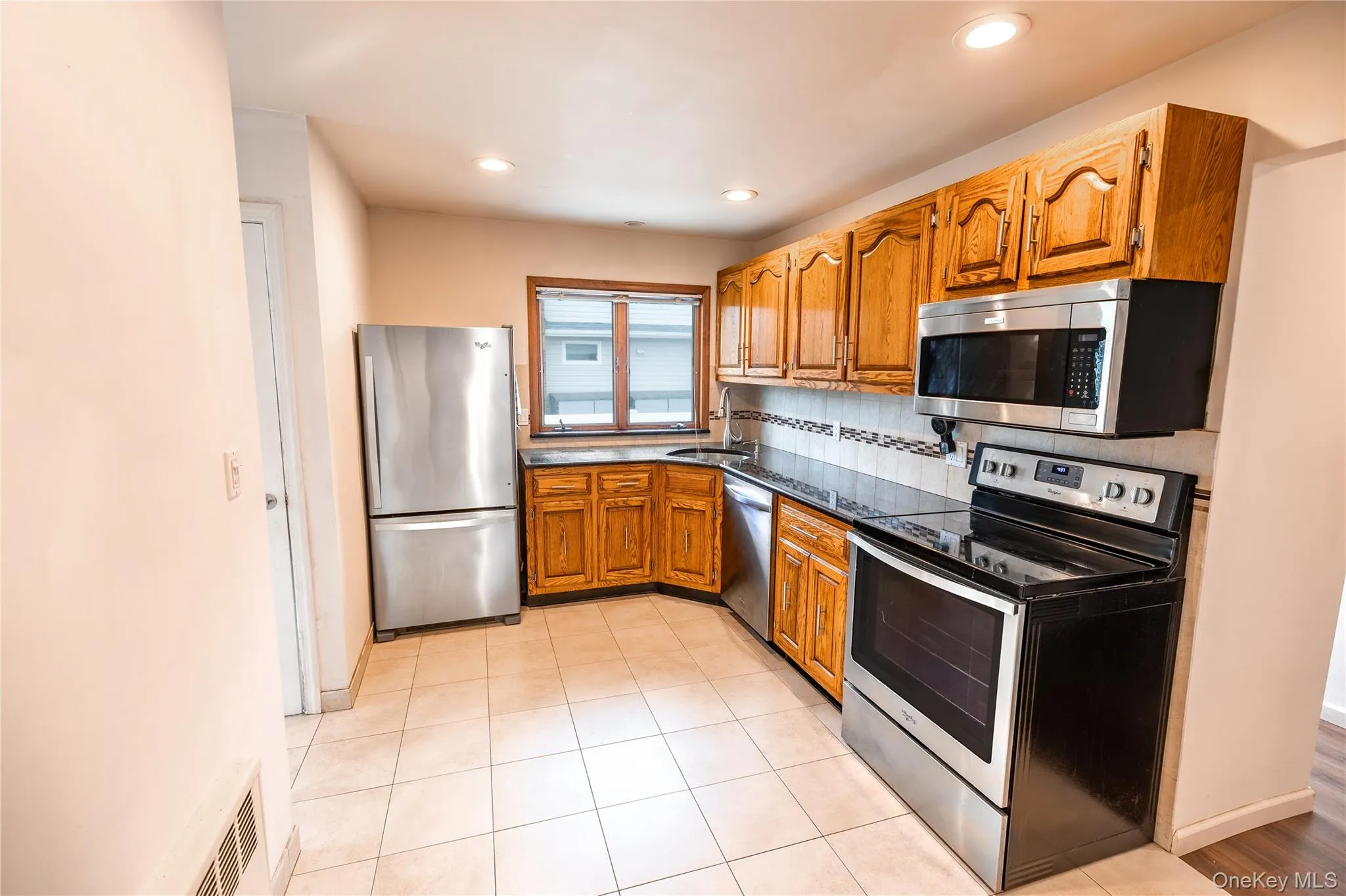 3330 Murdock Avenue, Hempstead, NY, 3 Bedrooms Bedrooms, 6 Rooms Rooms,1 BathroomBathrooms,Residential,For Rent,Murdock,0,1008052 3330 Murdock Avenue, Hempstead, NY, 3 Bedrooms Bedrooms, 6 Rooms Rooms,1 BathroomBathrooms,Residential,For Rent,Murdock,0,1008052