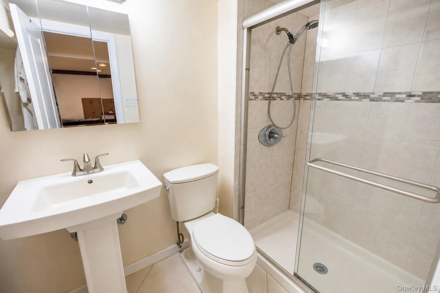 3330 Murdock Avenue, Hempstead, NY, 3 Bedrooms Bedrooms, 6 Rooms Rooms,1 BathroomBathrooms,Residential,For Rent,Murdock,0,1008052 3330 Murdock Avenue, Hempstead, NY, 3 Bedrooms Bedrooms, 6 Rooms Rooms,1 BathroomBathrooms,Residential,For Rent,Murdock,0,1008052